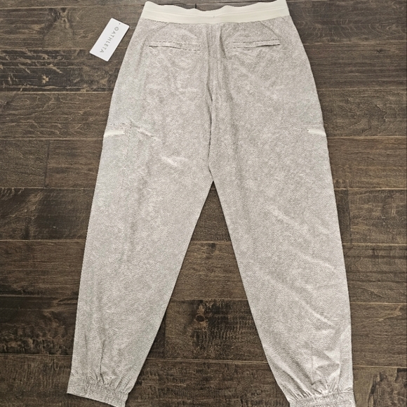 New Athleta Women's Venture Printed Pant sz 8 - Picture 5 of 6